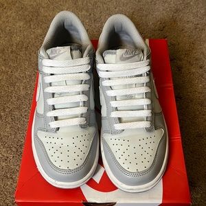 Used Nike dunk low size 3.5Y